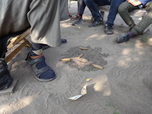 tossing the bones in Gweta